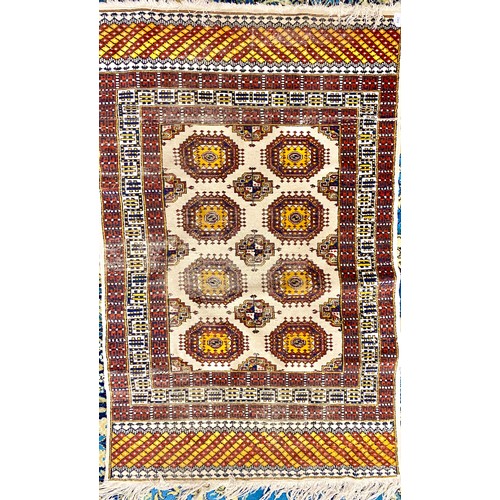 642 - Eastern rug, 140cm x 87cm