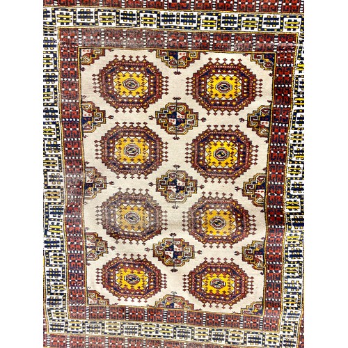 642 - Eastern rug, 140cm x 87cm