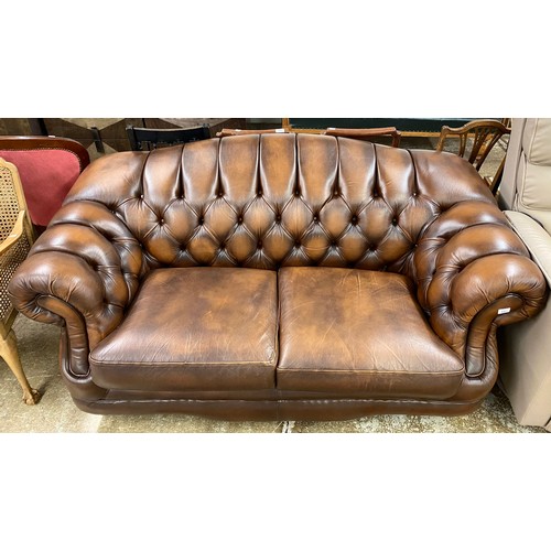 631 - Leather buttonback brown leather Chesterfield-style two-seater settee