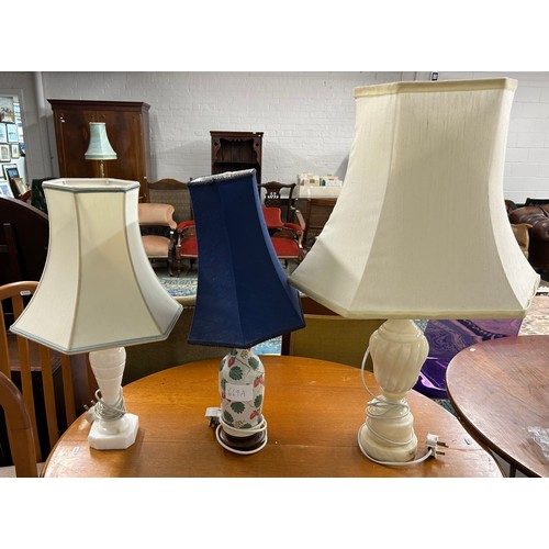 669A - Three assorted table lamps