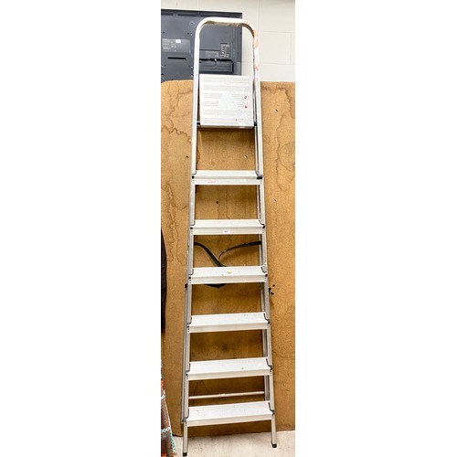 690 - Folding ladders