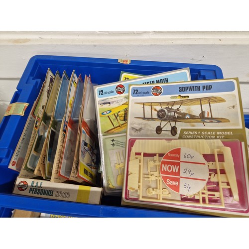 654 - Large quantity of Airfix, Revell, model boats, etc 