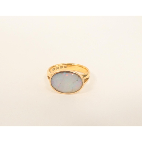 100 - Opal ring (opal cracked) in 18ct gold. 6.6g gross