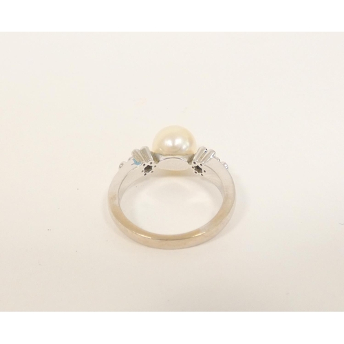 81 - Pearl ring with diamond set shoulders in 18ct white gold. Size 'M' 5g gross