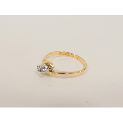 89 - Diamond two stone cross over ring in 18ct gold. 2.5g Size 'N'