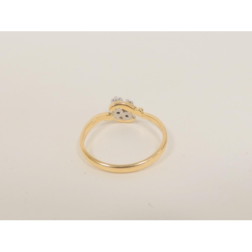 89 - Diamond two stone cross over ring in 18ct gold. 2.5g Size 'N'