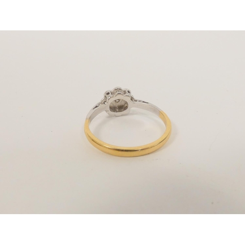 96 - Diamond illusion cluster ring in 18ct gold. 2.9g