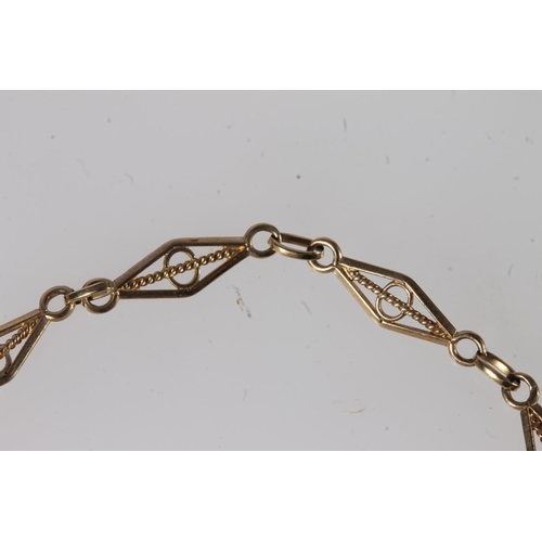 578 - 9ct gold bracelet of lozenge shaped link with filigree ornament, an d a 9ct gold ring, 3.5g gross. (... 