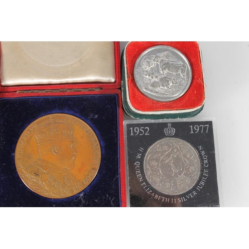 592 - PANAMA silver one balboa 1931, UNITED KINGDOM Edward VII coronation medal 1902 boxed, a sovereign ho... 