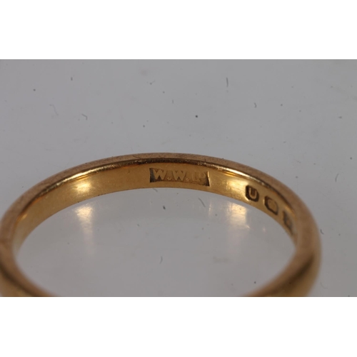 596 - 22ct gold wedding band, size L/M, 2.9g.