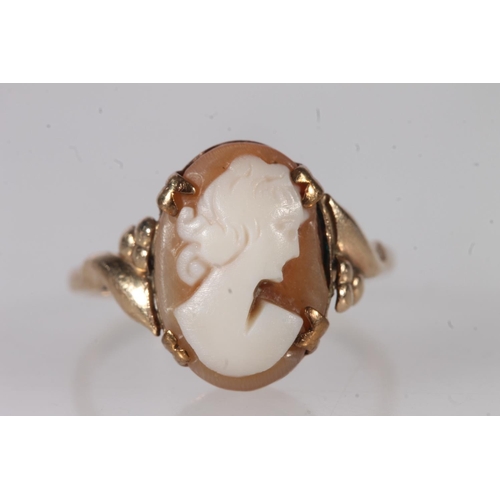 607 - 9ct gold cameo ring, size L, 2.4g gross.