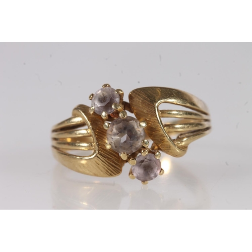 665 - 14ct gold three stone dress ring, size T, 5.6g.