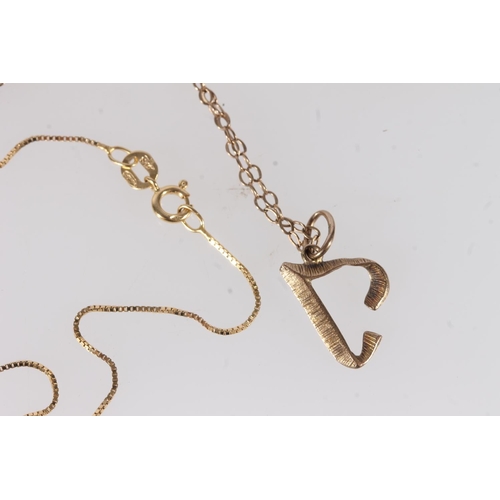 674 - 9ct gold box link bracelet and an 8ct gold pendant on 9ct gold chain, 2g gross.