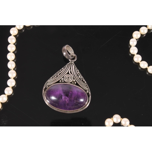 684 - Single strand pearl necklace with silver clasp and a cabochon amethyst pendant. (2)