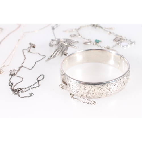 687 - Mixed grade silver jewellery to include a half engraved bangle, baby's bangle, neck chains, bracelet... 