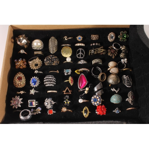 717 - Large collection of costume jewellery rings.