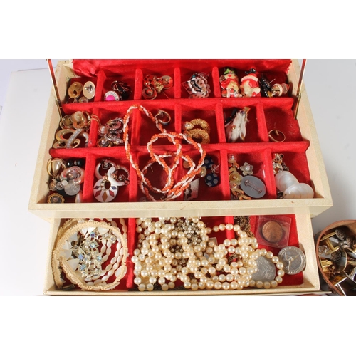 742 - Jewellery box containing costume jewellery to include grouse foot brooch, coral and baroque pearl ne... 