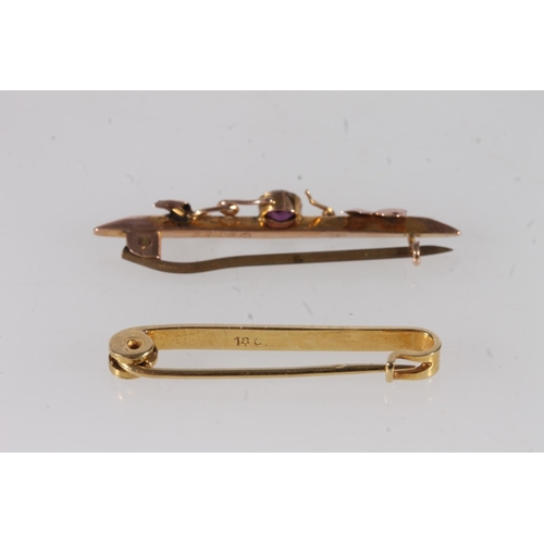 755 - 18ct gold bar brooch, 1.8g and a 9ct gold bar brooch set with amethyst 1.2g. (2)