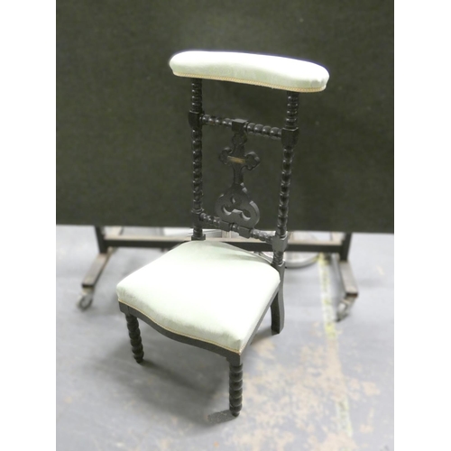 450 - Victorian ebonized oak gothic revival prie dieu with bobbin turned backrest, united by a central cro... 