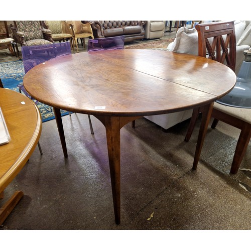 670 - Extending dining table