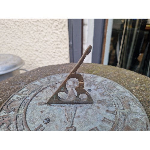 539 - Garden ornament sundial, 75cm h, dial itself 8cm h