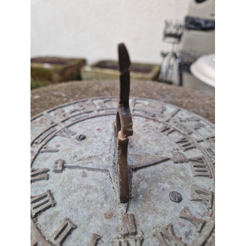 539 - Garden ornament sundial, 75cm h, dial itself 8cm h