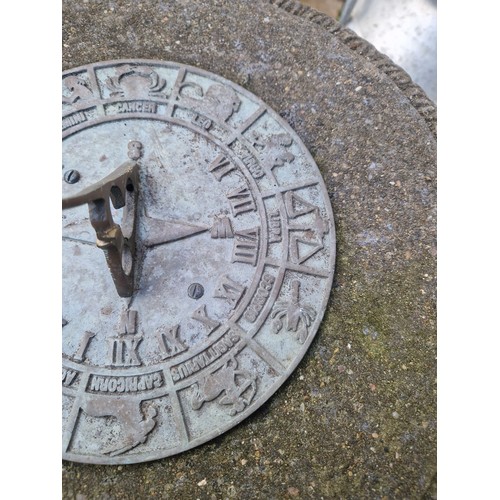 539 - Garden ornament sundial, 75cm h, dial itself 8cm h