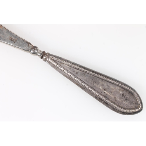 255 - Silver handled shoehorn and a small hallmarked silver sauce boat.