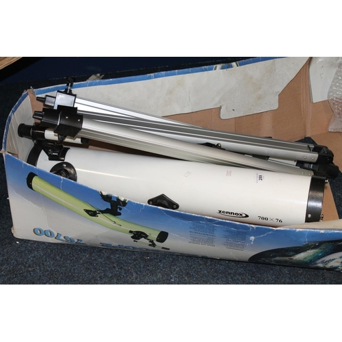 289 - Boxed telescope model 76700.