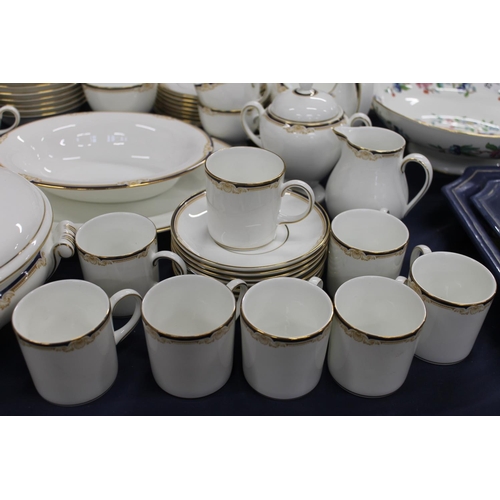 79 - Wedgwood Cavendish pattern dinner service comprising dinner plates, dessert plates, a tureen, a plat... 