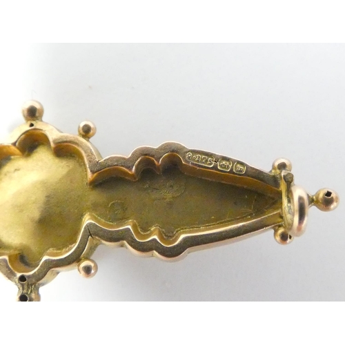 77A - 9ct gold bar brooch with central blue stone, flanked by two split pearls. Gross 3g.