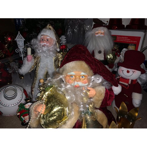 327 - Christmas decorations to include Old Fashioned Santas, wreathes, baubles, light-up tabletop decorati... 