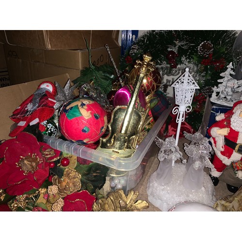 327 - Christmas decorations to include Old Fashioned Santas, wreathes, baubles, light-up tabletop decorati... 