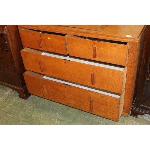 833 - Chest of two short over two long drawers, H82cm.