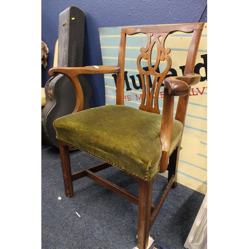 901 - Late 19thC mahogany elbow chair with splat back, H91cm.