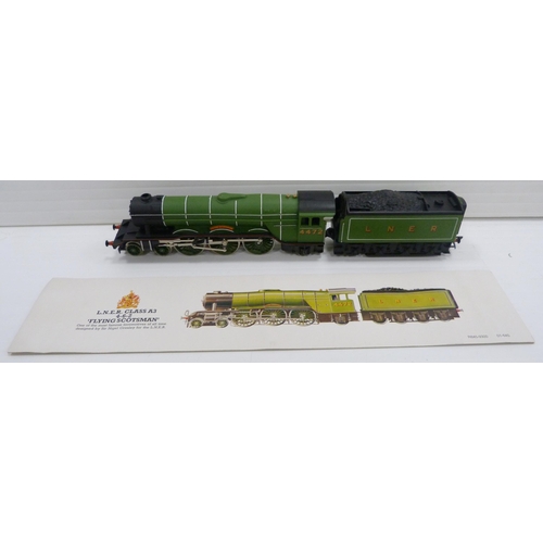 13 - Hornby OO gauge LNER Class B17 locomotive and tender, 'Manchester United', no. R.053, boxed, a Hornb...