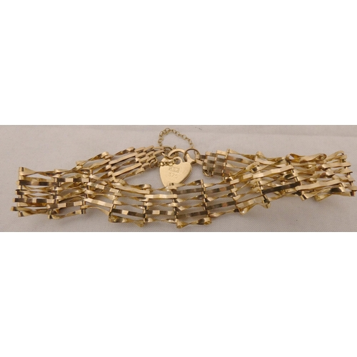 21 - 9ct gold gate bracelet with padlock attachment, approximately 7.5cm diameter, 4.5g.