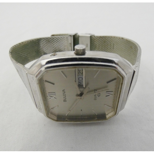 40 - Bulova quartz gent's wristwatch, c. 1970s, with tank-style case, plated bezel, silvered dial, baton ... 