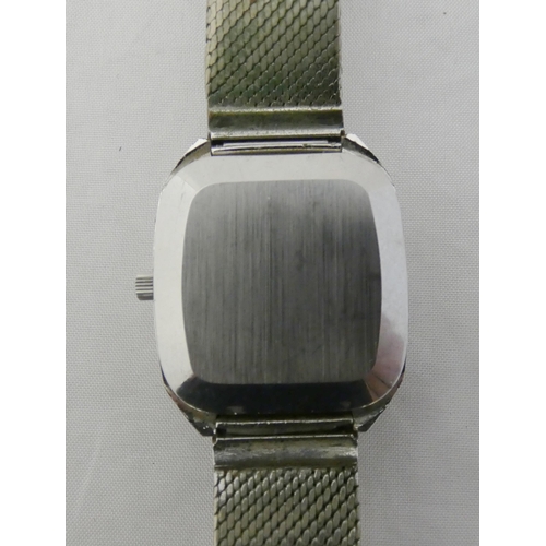 40 - Bulova quartz gent's wristwatch, c. 1970s, with tank-style case, plated bezel, silvered dial, baton ... 