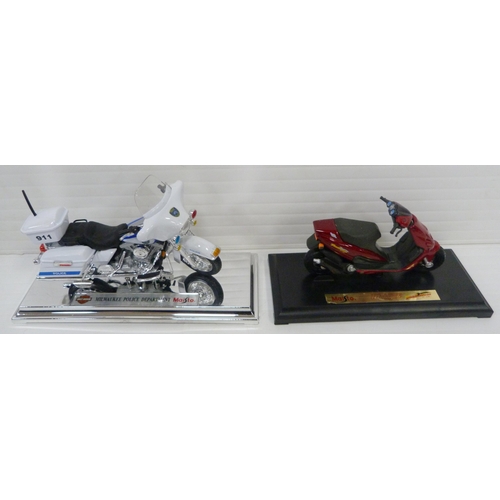 5 - Group of six Maisto 1.18 scale diecast metal and plastic model motorcycles to include a BMW R1200C, ... 