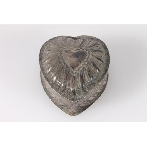 517 - Victorian silver heart shaped trinket box by William Comyns & Sons, London 1888, 57g.