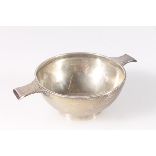 522 - Indian silver quaich by Hamilton & Co Ltd of Calcutta, 70g.