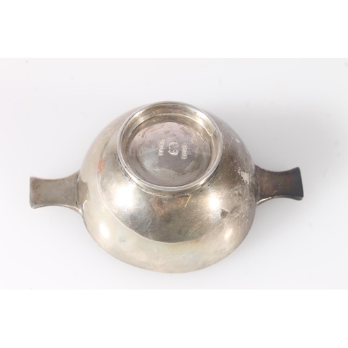 522 - Indian silver quaich by Hamilton & Co Ltd of Calcutta, 70g.