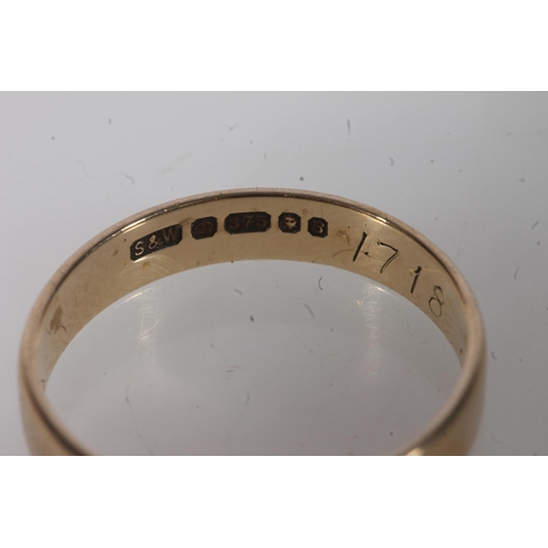 768 - 9ct gold plain wedding band, ring size Q, 2.2g.