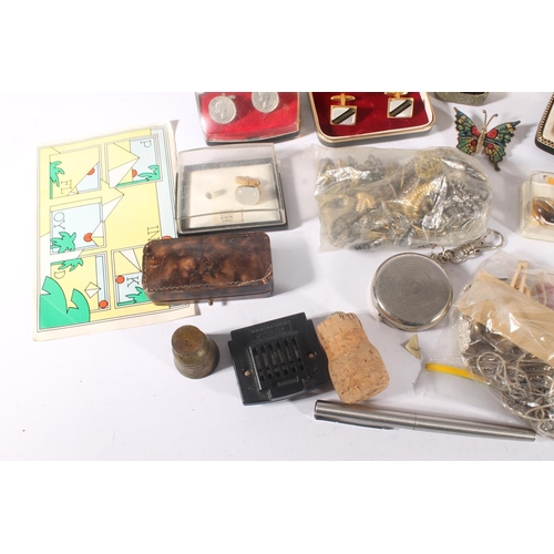 818 - Costume jewellery, small amount of silver and white metal jewellery, cufflinks etc. (qty)