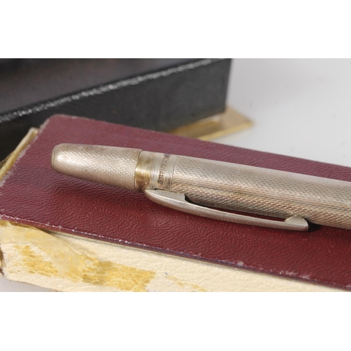 828 - Silver 'Life-Long' propelling pencil and a Wahl Eversharp gilt metal propelling pencil (2)