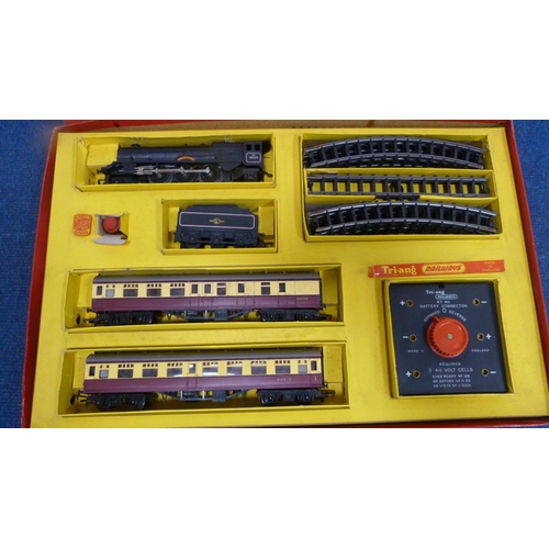 12 - Tri-ang OO gauge electric model railway, R3.A, boxed, containing loco, tender, coaches and track.