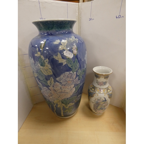 128 - Contemporary ceramics to include Oriental-style ginger jar and cover, Royal Doulton bowl, plate etc.