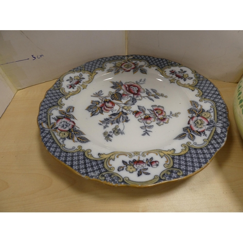 128 - Contemporary ceramics to include Oriental-style ginger jar and cover, Royal Doulton bowl, plate etc.