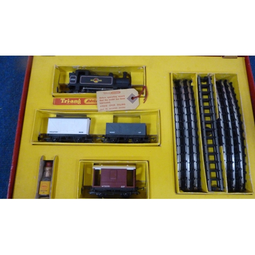 15 - Tri-ang OO gauge electric model railway, R3.R, containing 47606 loco with tender and track, and a Tr... 